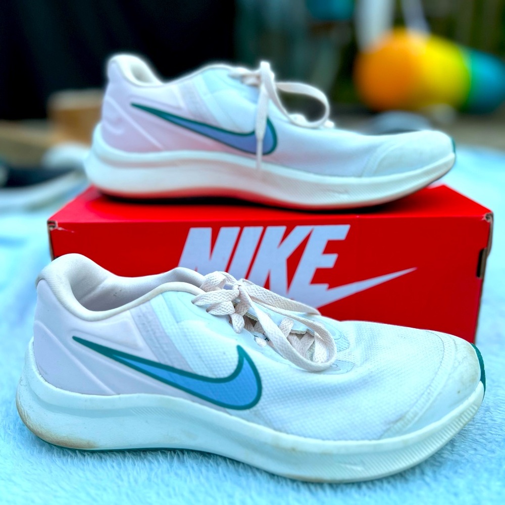 Girls Nike Sneakers 👟